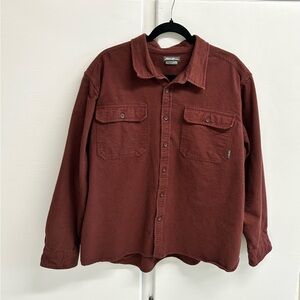 Eddie Bauer rust colored button up long sleeved 100% algodon.